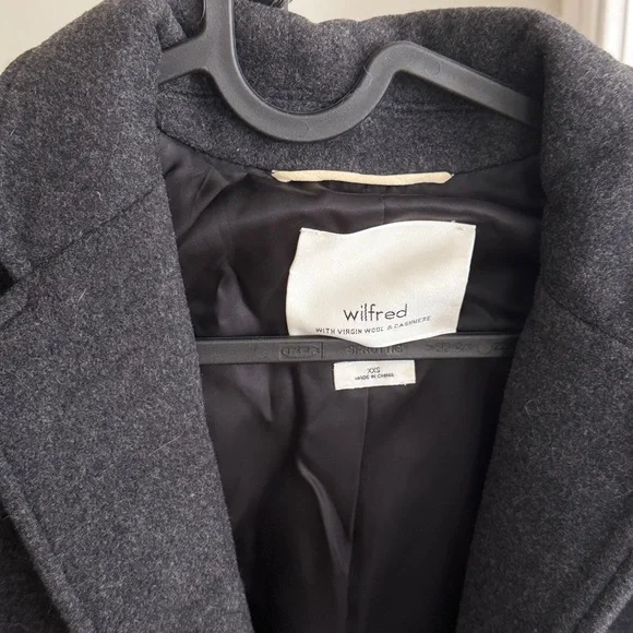 Classic Gray Double-Breasted Coat - Picture 4 of 6